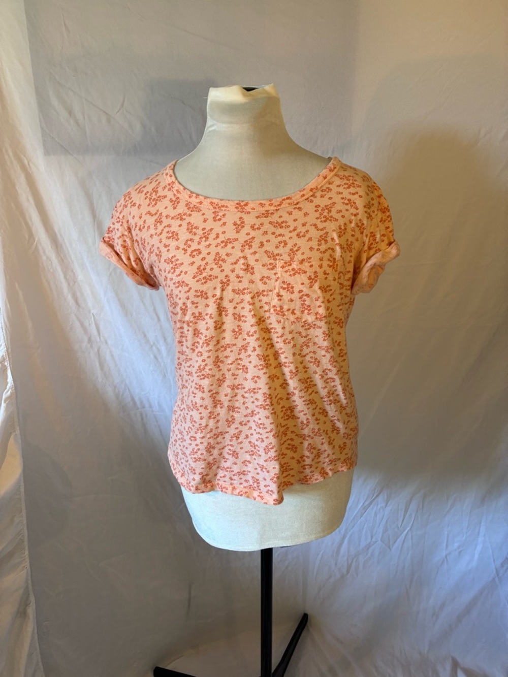 a.n.a Cuff Sleeve Scoop Neck Pocket Floral Tee